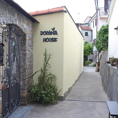 Dorina House Semesterbostad *